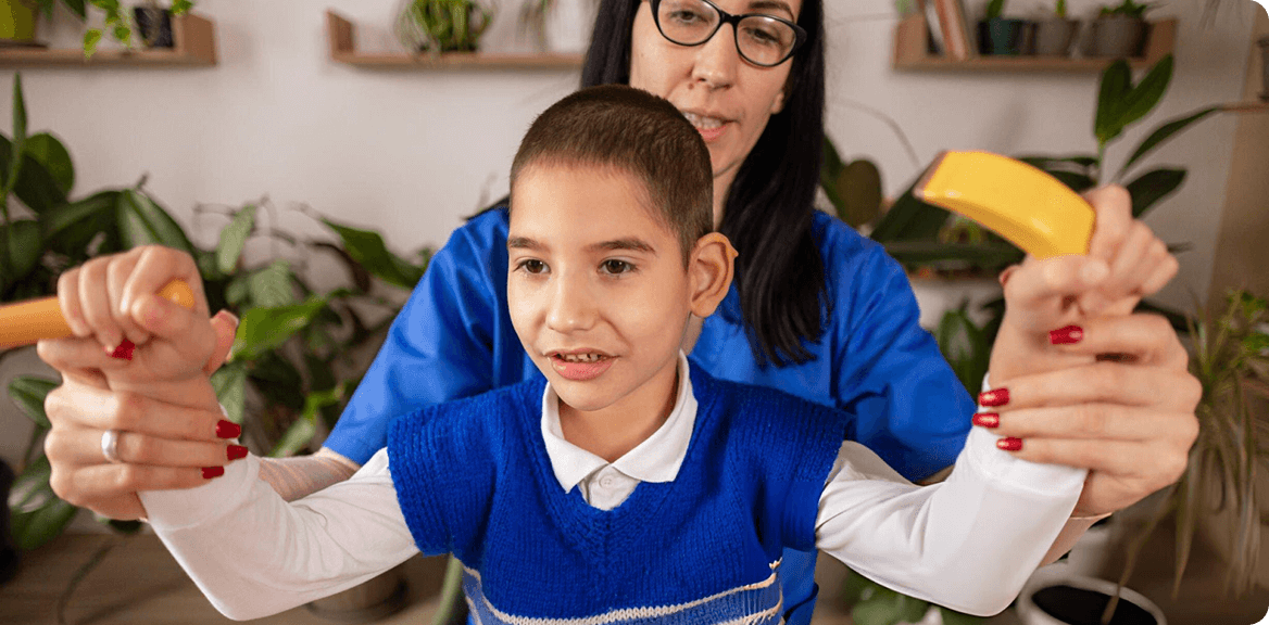 child-with-therapist